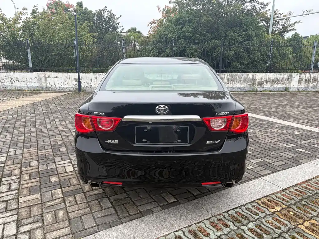 Toyota Reiz — миниатюра 4