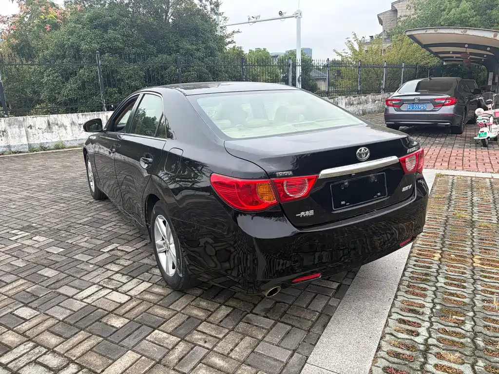 Toyota Reiz — миниатюра 10