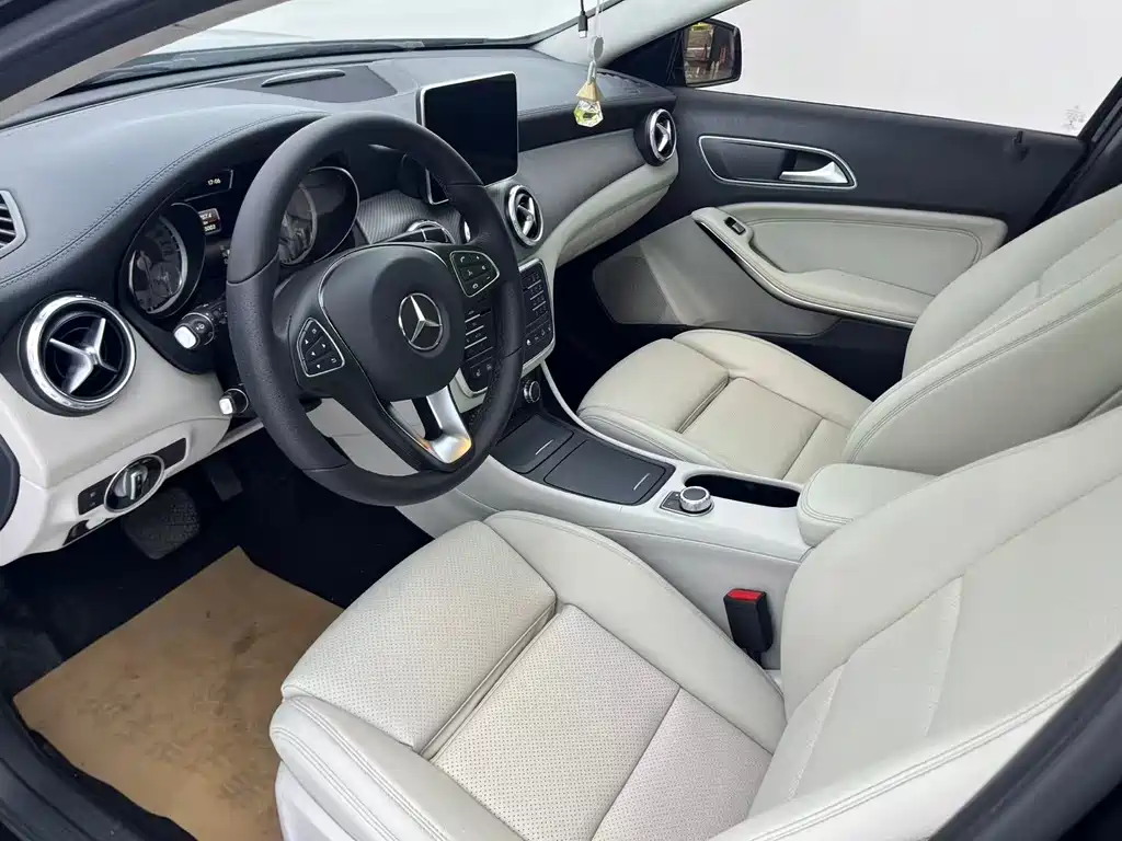 Mercedes-Benz GLA 2016 GLA 220 4MATIC Fashion