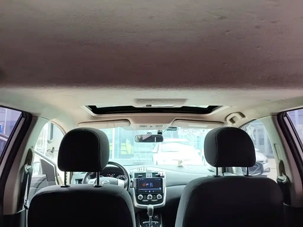 Nissan Tiida — миниатюра 18
