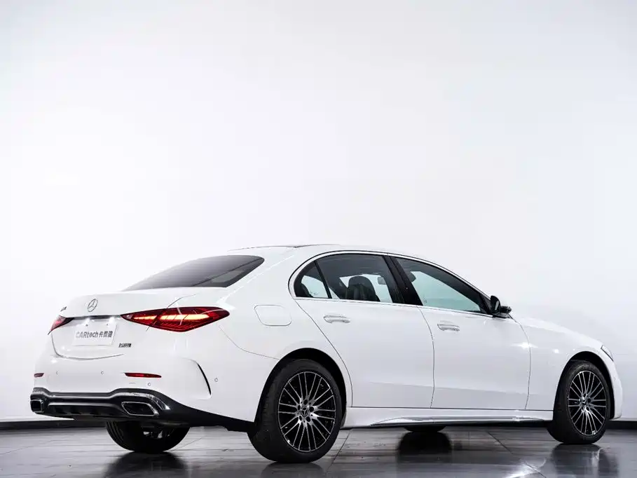 Mercedes-Benz C-Class — миниатюра 6
