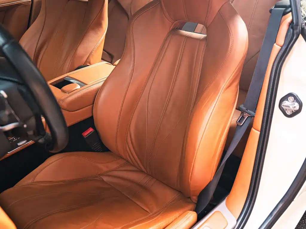 Aston Martin DB9 6.0L Coupe, фото 7