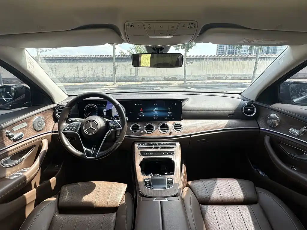 Mercedes-Benz E-Class — миниатюра 6