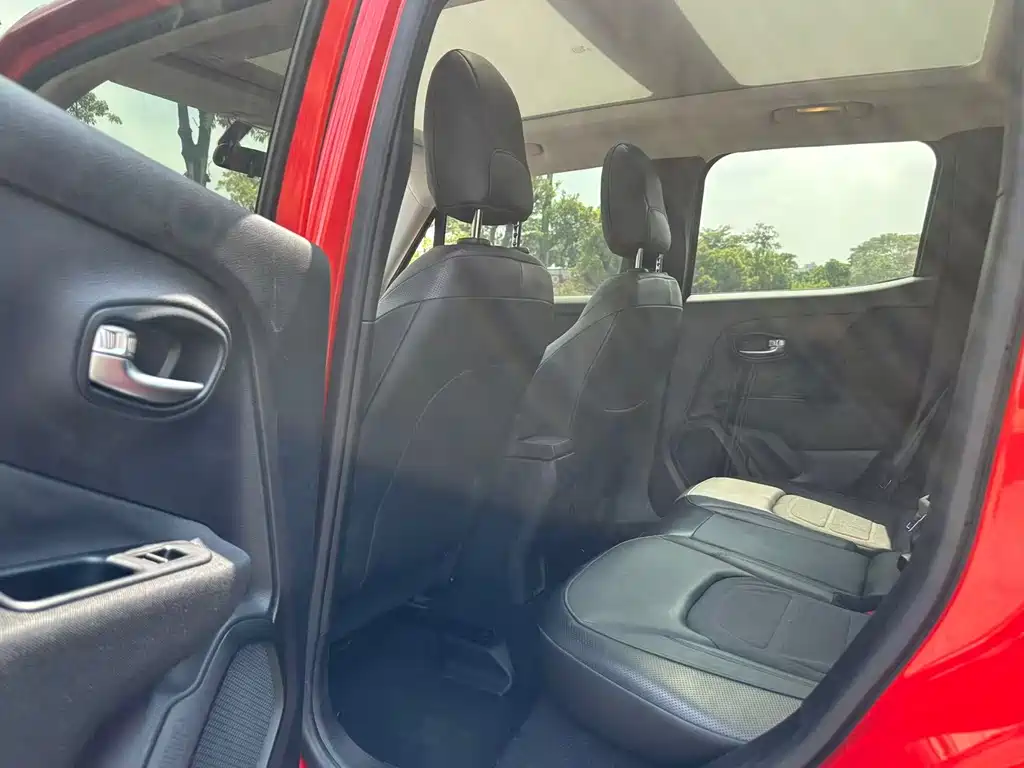 Jeep Renegade — миниатюра 7