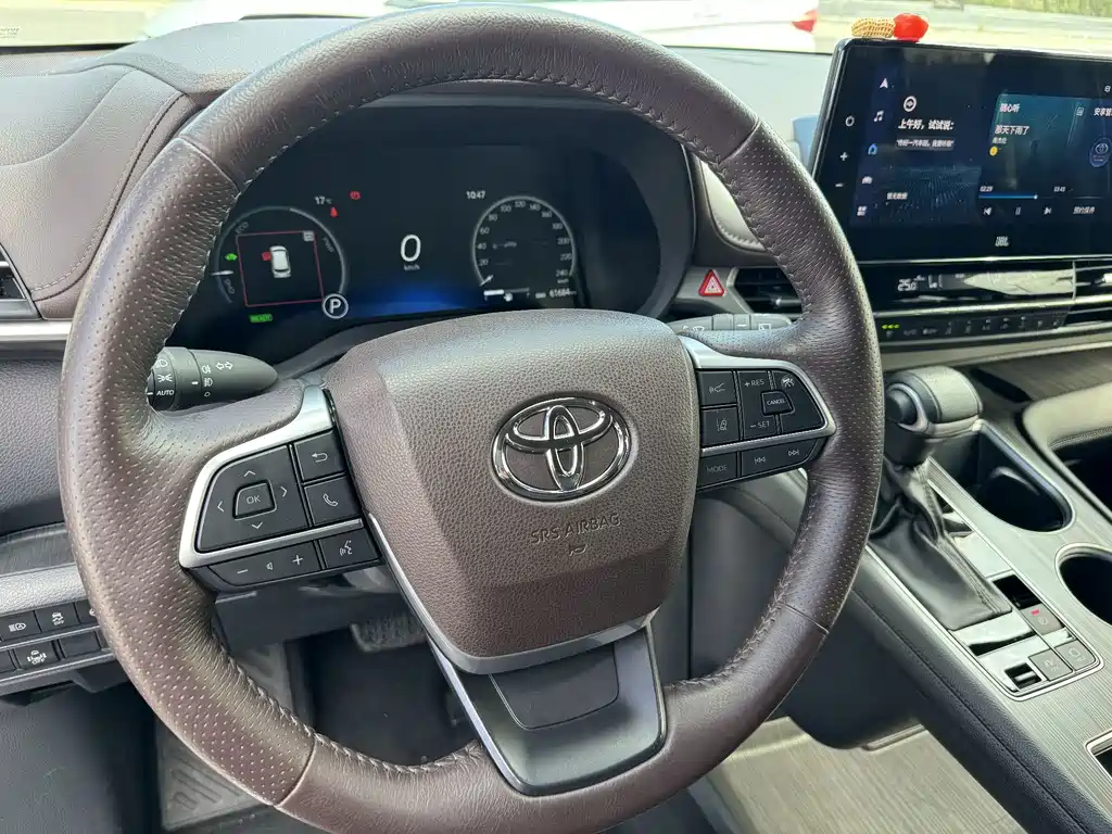 Toyota Granvia — миниатюра 6