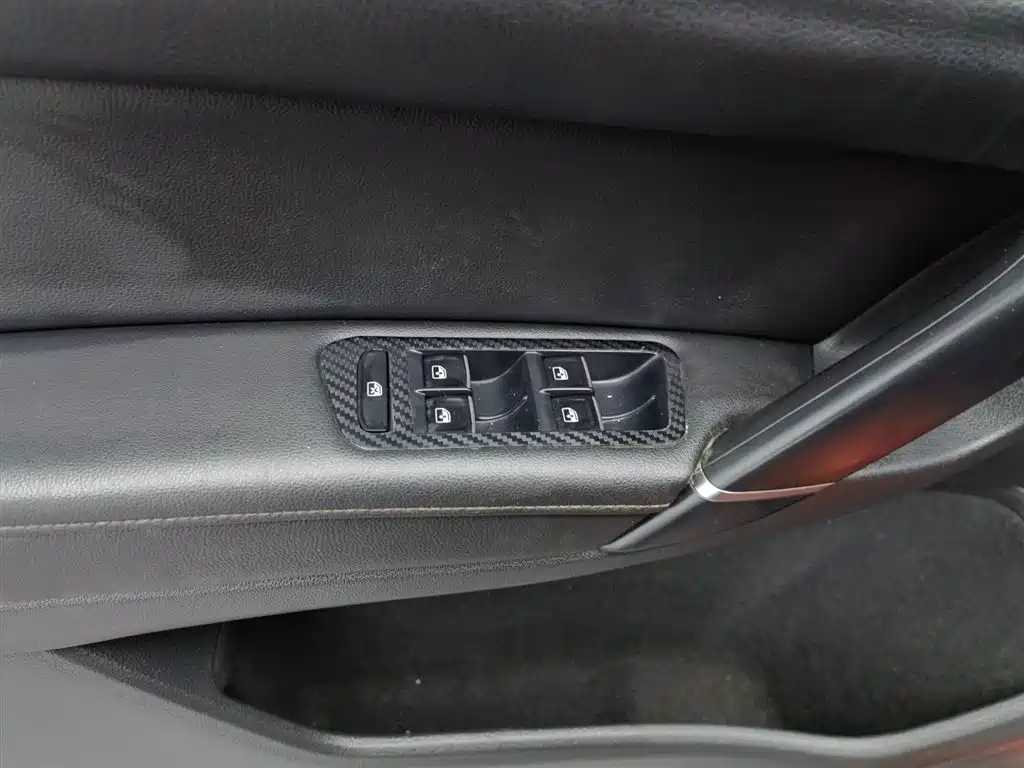 VOLKSWAGEN GOLF*JIAYU