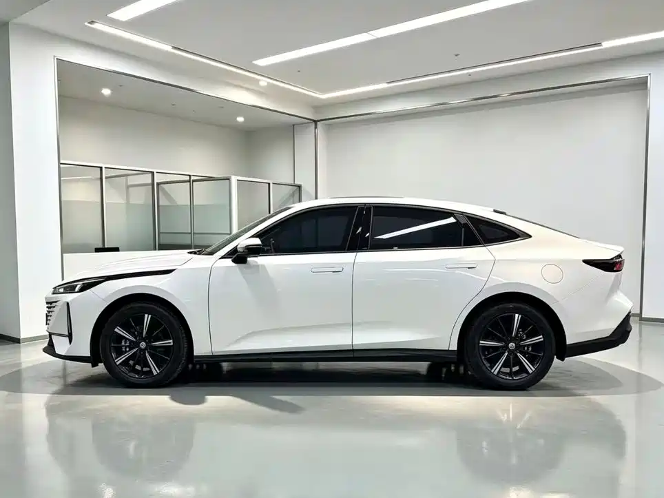 Changan Eado — миниатюра 3