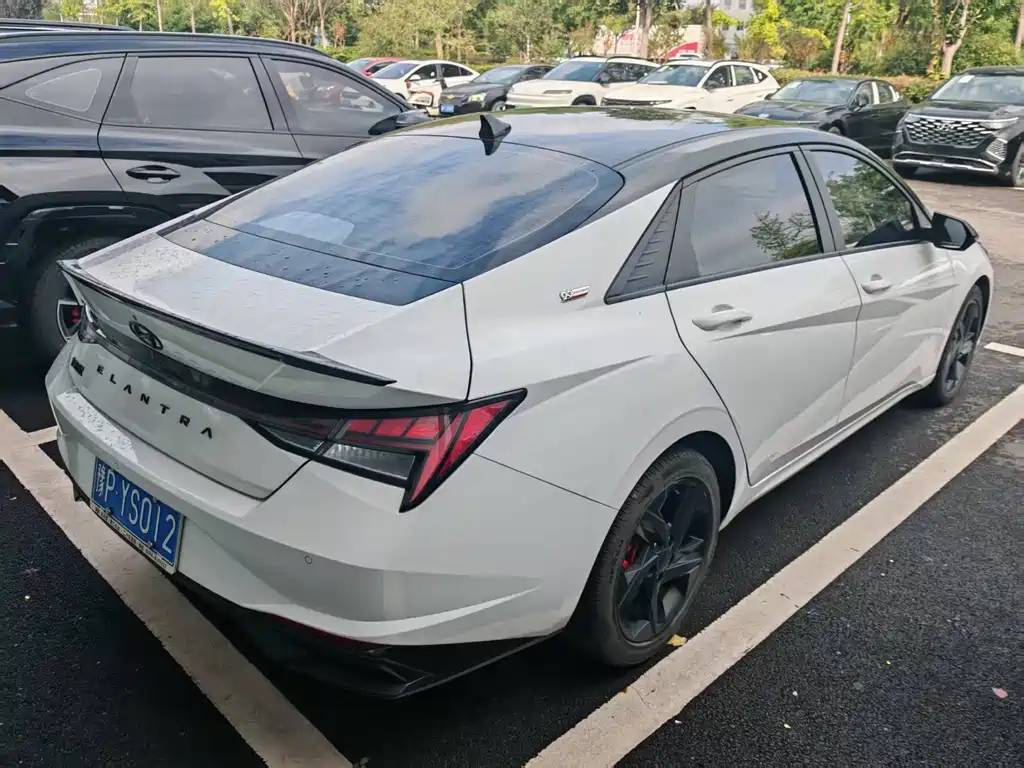 Hyundai Elantra — миниатюра 3