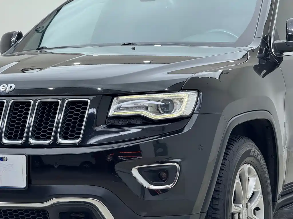 Jeep Grand Cherokee (Import) — миниатюра 19