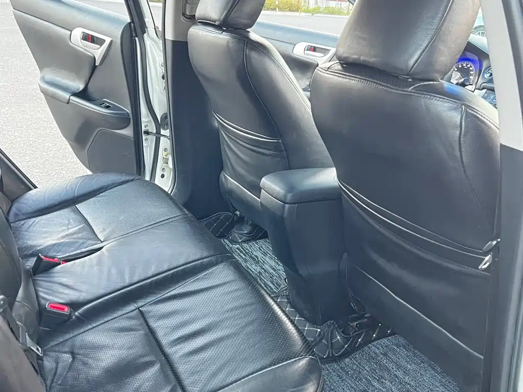 Lexus CT — миниатюра 17