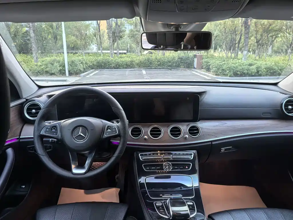 Mercedes-Benz E-Class — миниатюра 4