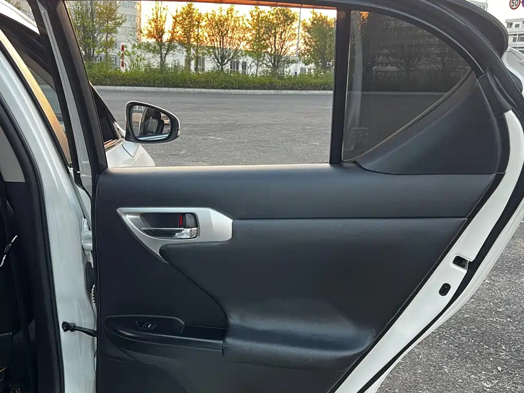 Lexus CT — миниатюра 21