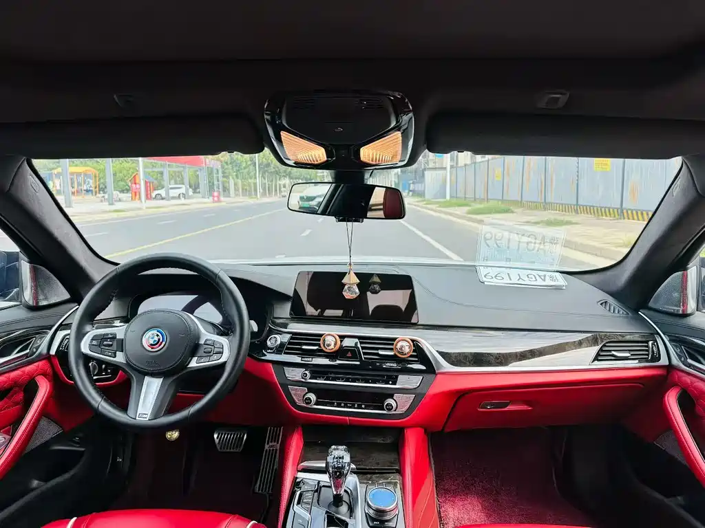 BMW 5 Series — миниатюра 5