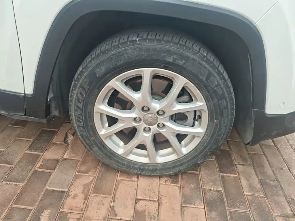 Jeep Cherokee — миниатюра 24