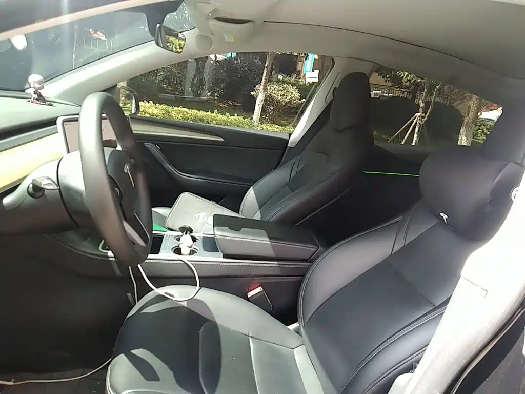 Tesla Model Y — миниатюра 16