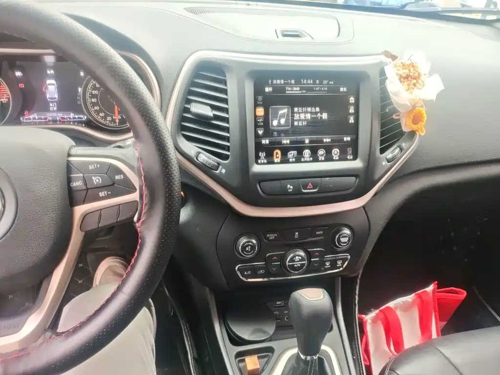 Jeep Cherokee — миниатюра 9