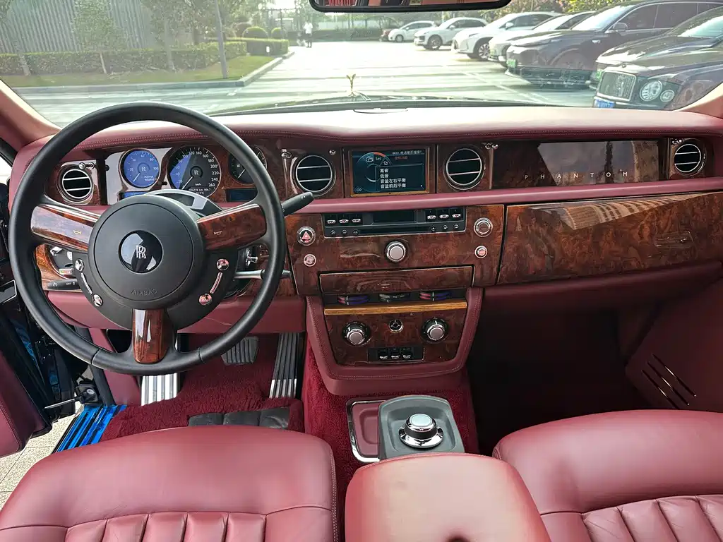 Rolls-Royce Phantom — миниатюра 18
