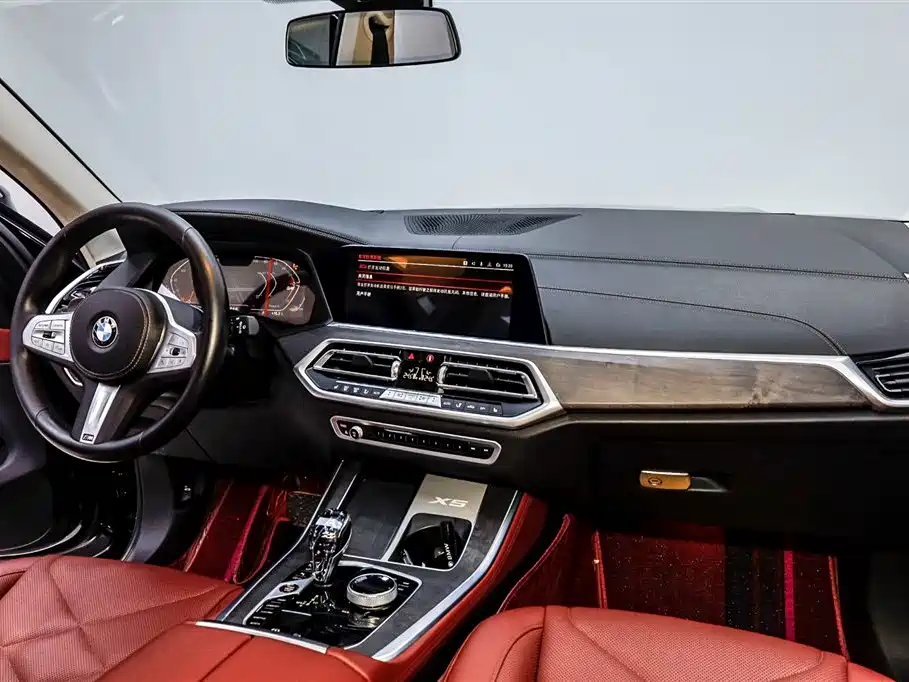 BMW X5 2022 xDrive 30Li Premium M Sport