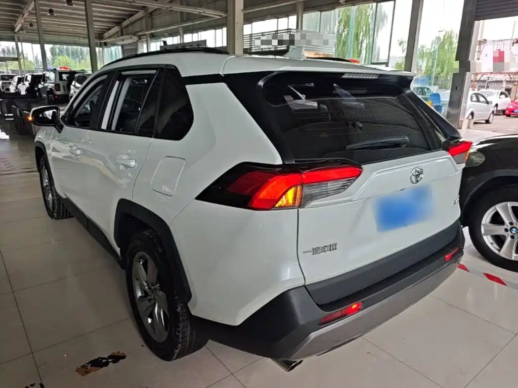 Toyota RAV4 — миниатюра 5