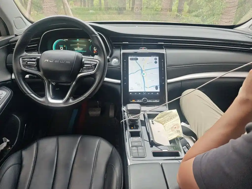 Roewe RX5 eMAX — миниатюра 10