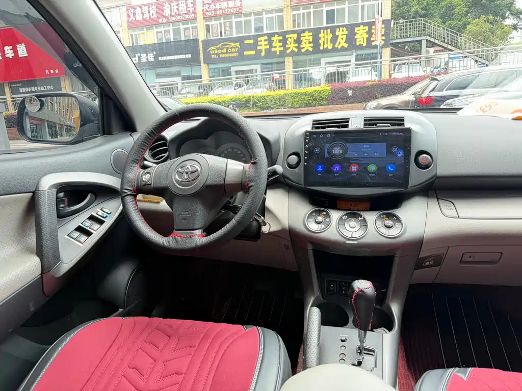 Toyota RAV4 2011 2.0L AT Luxury