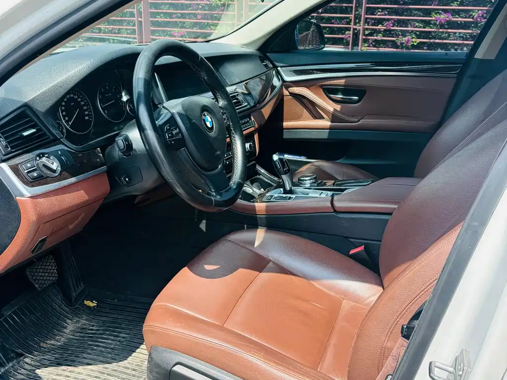 BMW 5 Series — миниатюра 7
