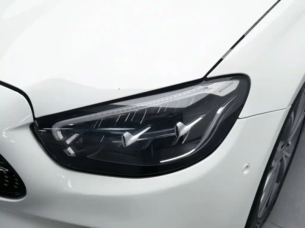 Mercedes-Benz E-Class — миниатюра 7