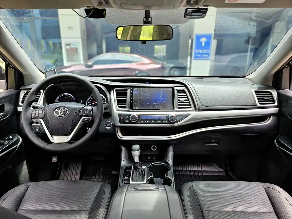 Toyota Highlander 2015 2.0T Luxury 7 мест