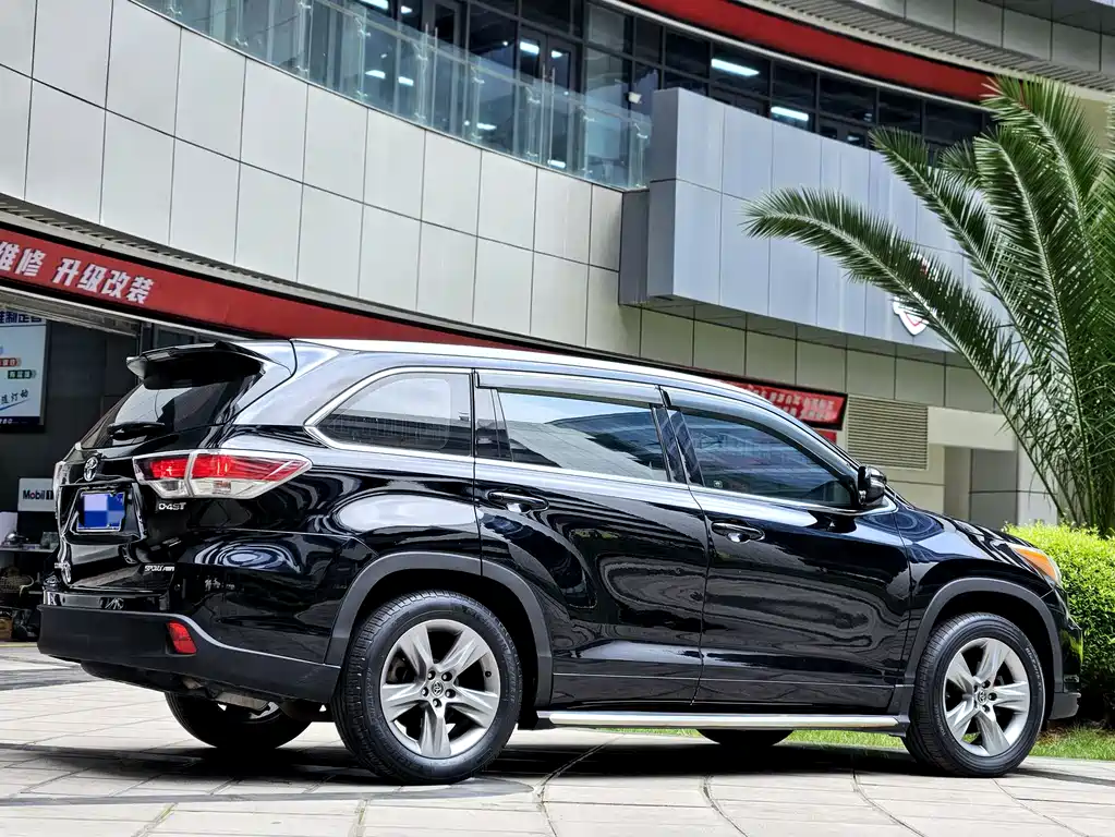 Toyota Highlander 2015 2.0T Luxury 7 мест