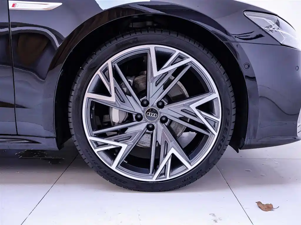 Audi A7L 2023 45 TFSI quattro S-line
