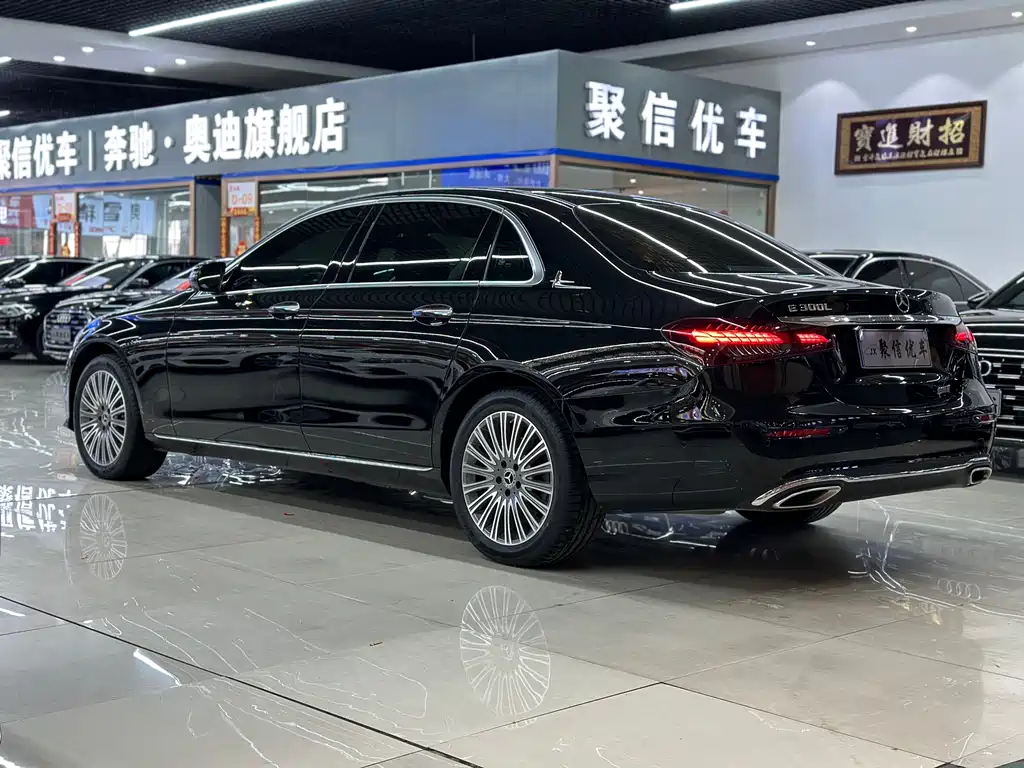 MERCEDES-BENZ E CLASS