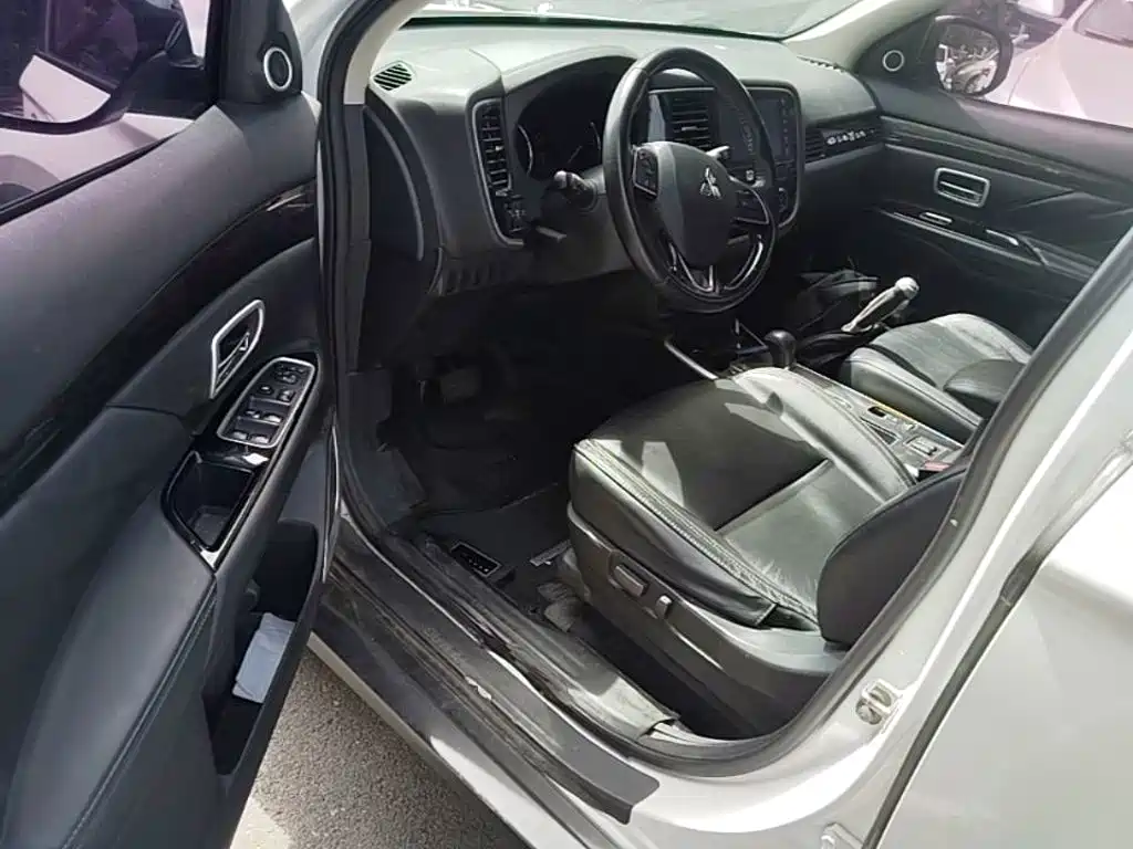 Mitsubishi Outlander — миниатюра 16