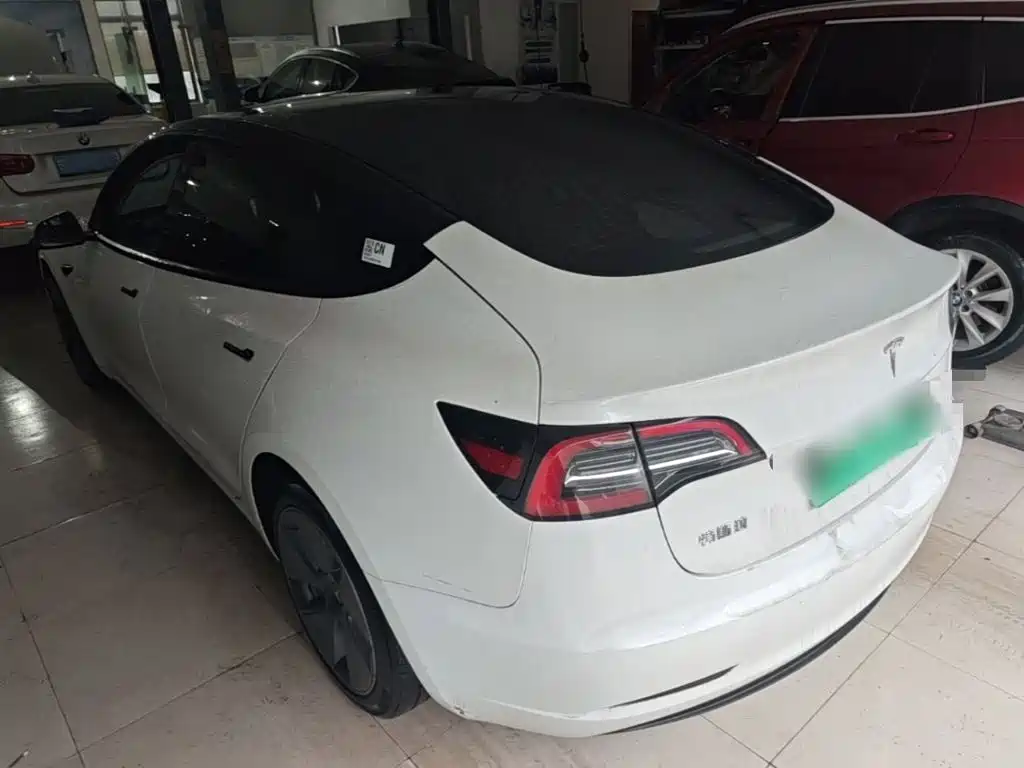 Tesla Model 3 — миниатюра 5