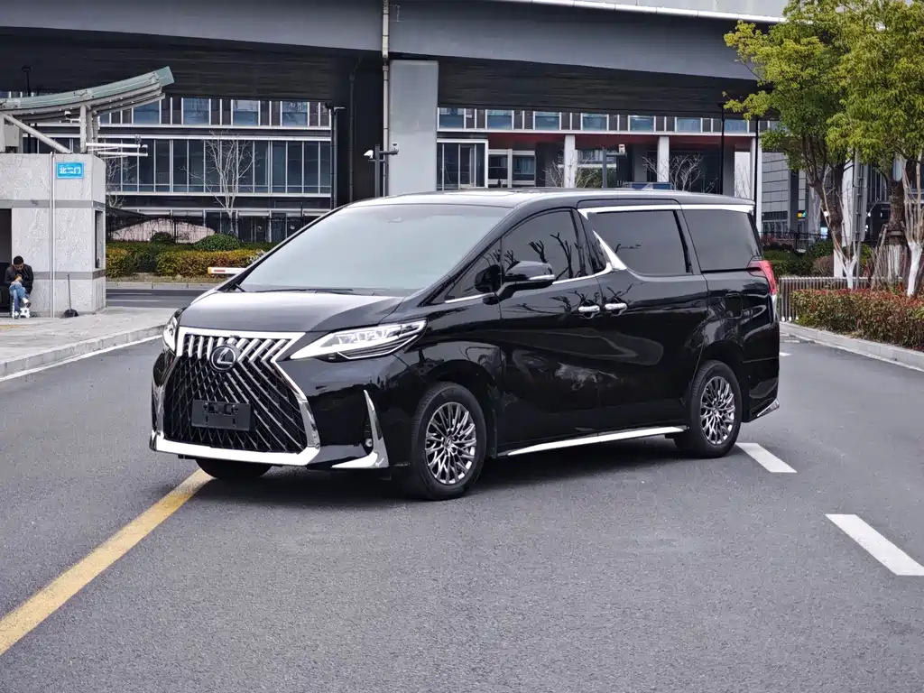 Lexus LM 2022