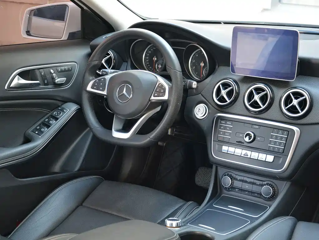 Mercedes-Benz GLA — миниатюра 7