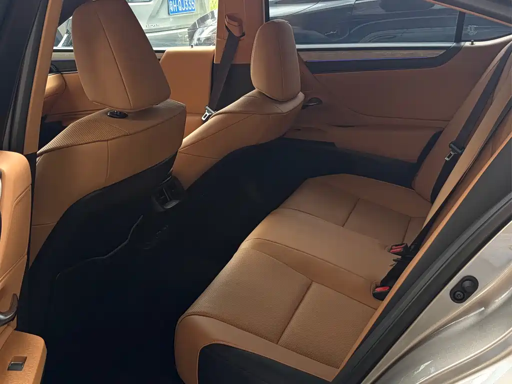 Lexus ES 2025 200 Premium