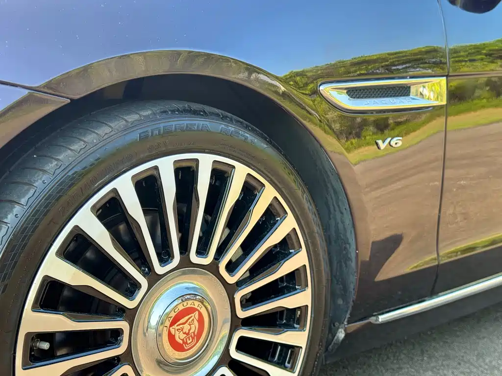 Jaguar XFL — миниатюра 11