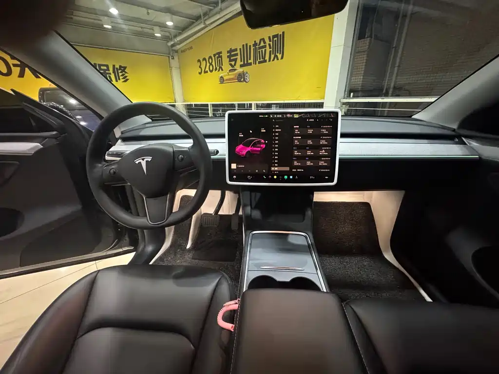 Tesla Model Y — миниатюра 11