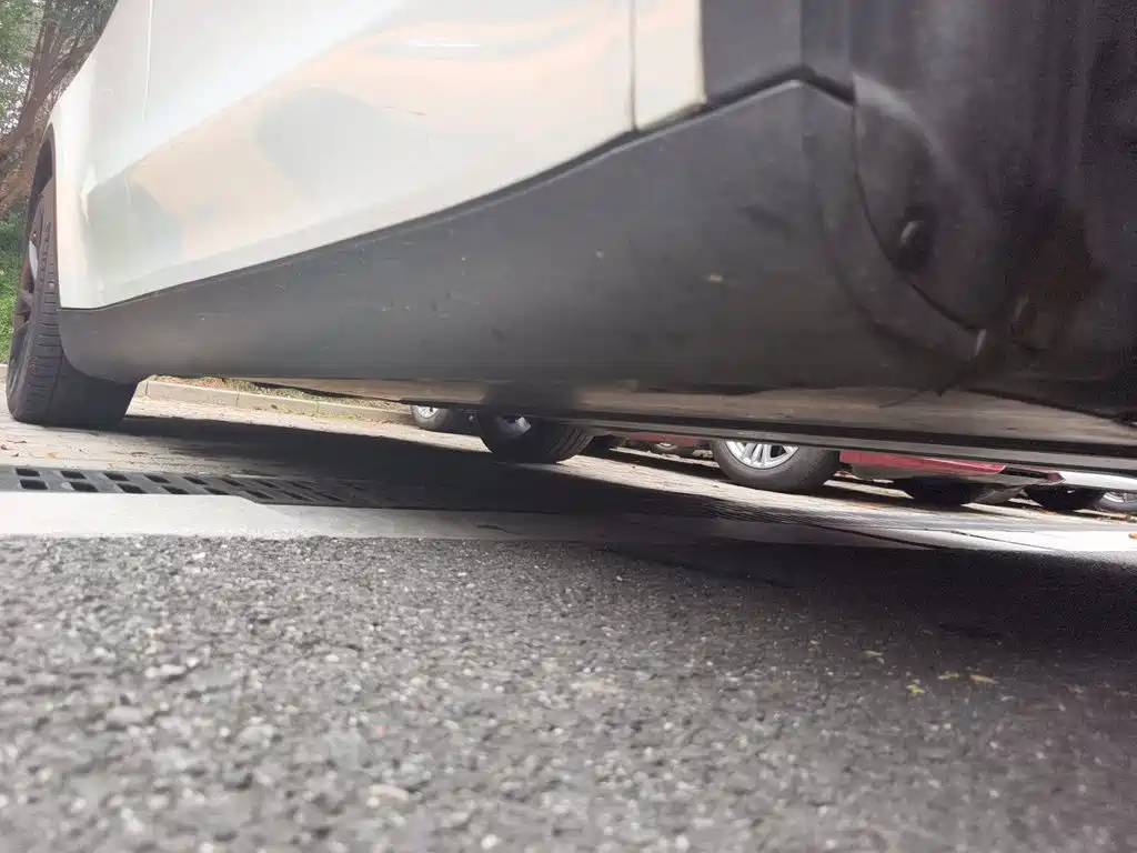 Tesla Model Y — миниатюра 17