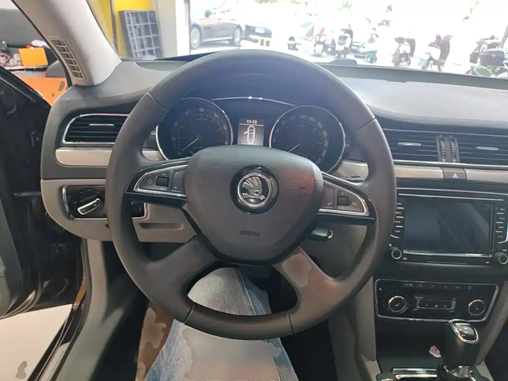 Skoda Superb — миниатюра 11