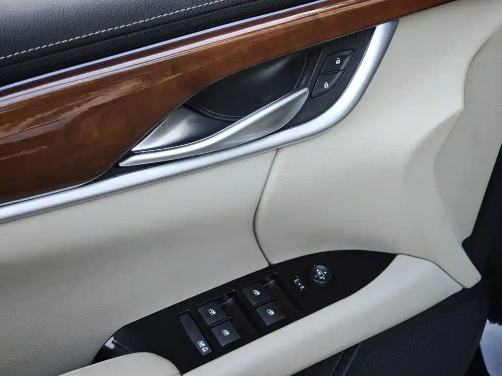 Cadillac XTS — миниатюра 11