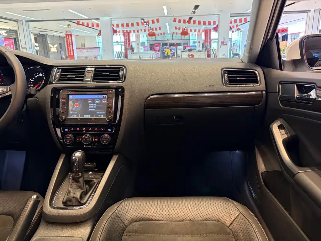 Volkswagen Sagitar — миниатюра 16