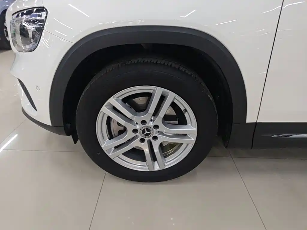 Mercedes-Benz GLB — миниатюра 23
