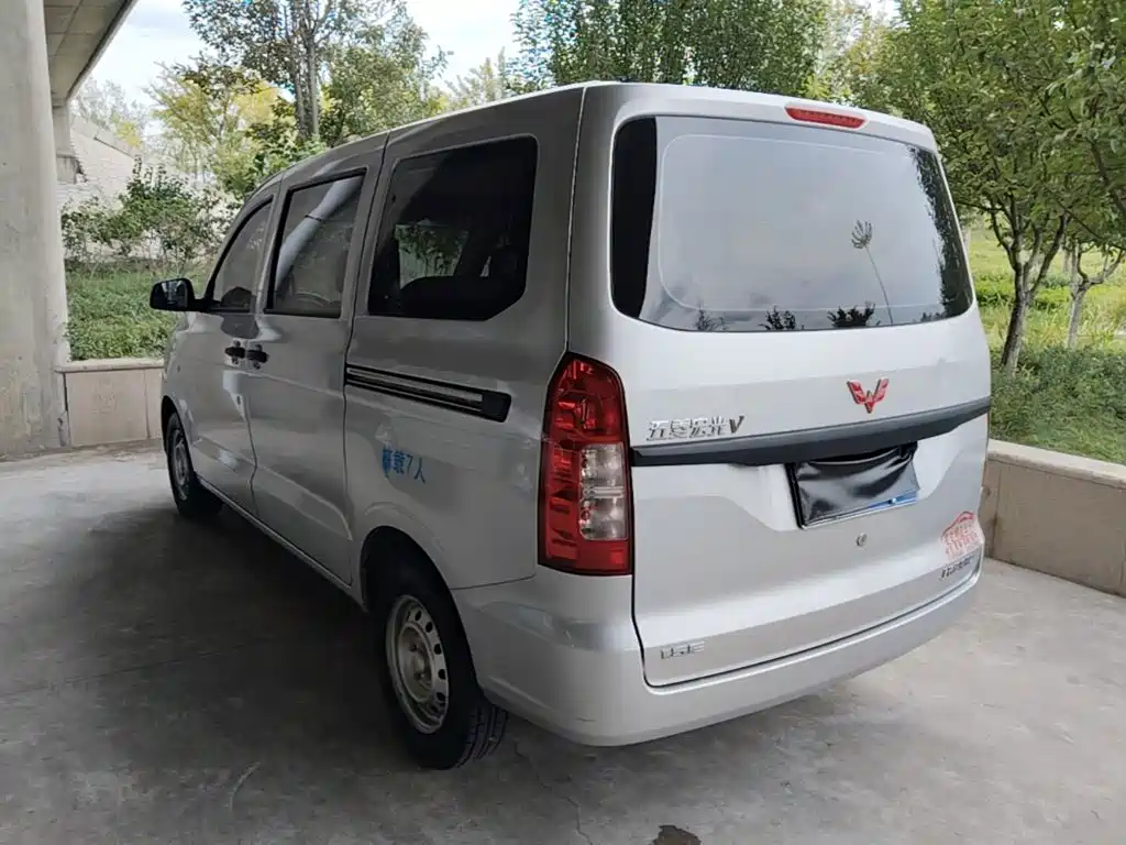 Wuling Hongguang V — миниатюра 5