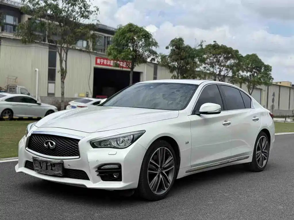 Infiniti Q50L