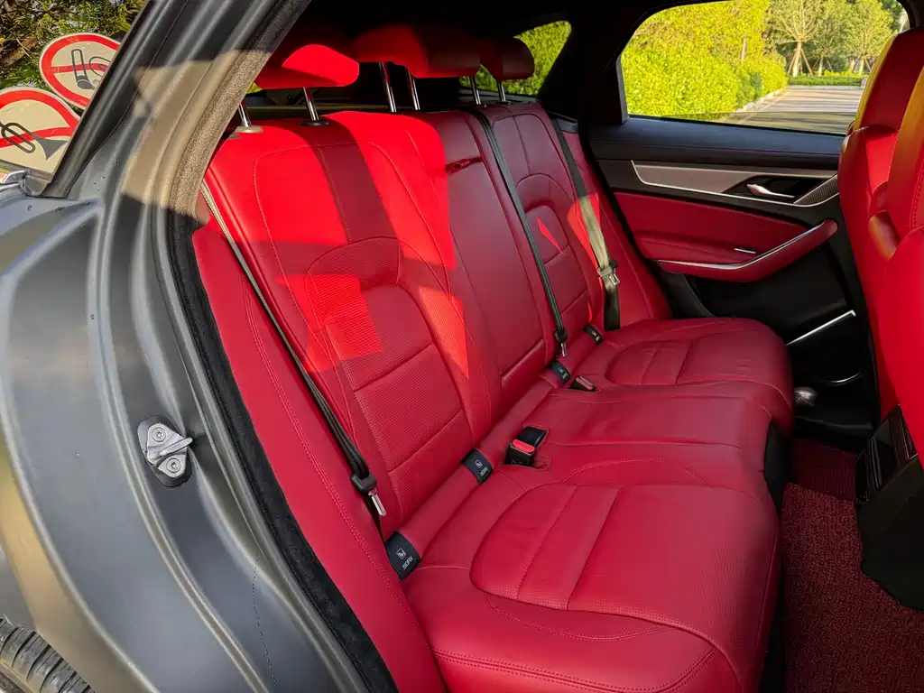 Jaguar F-PACE — миниатюра 12