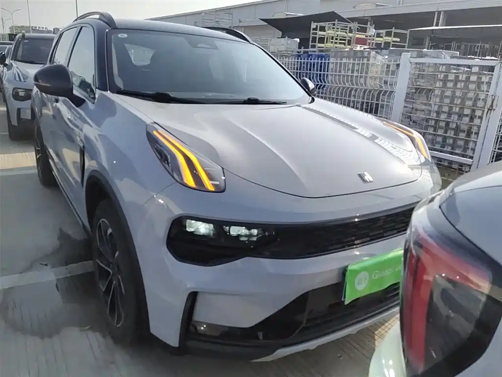 Lynk & Co 01 - фото 3