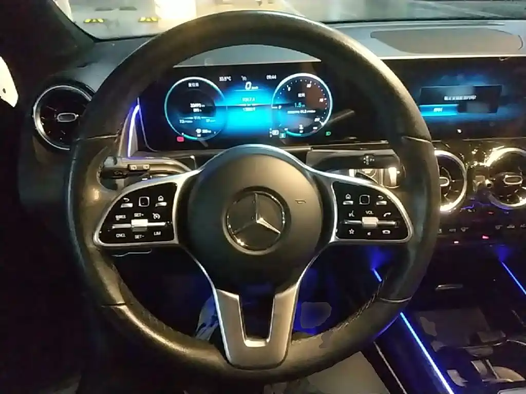 Mercedes-Benz GLB — миниатюра 11