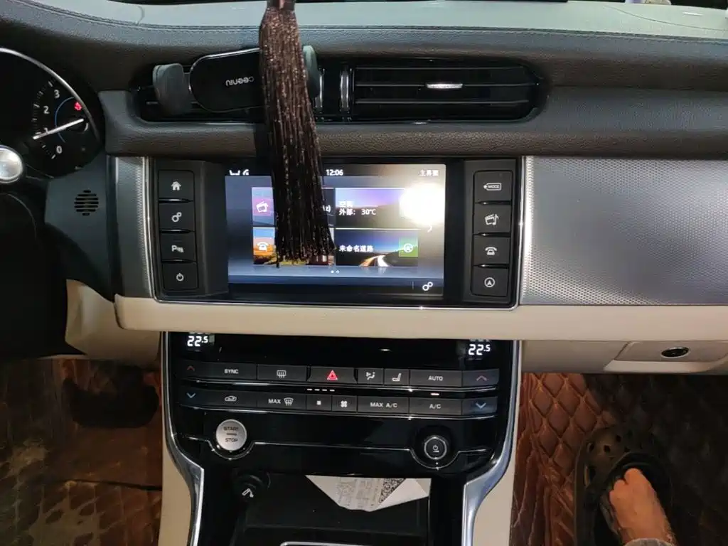 Jaguar XFL — миниатюра 13