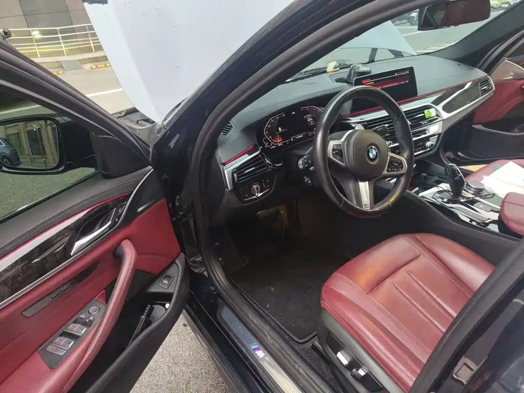BMW 5 Series — миниатюра 12